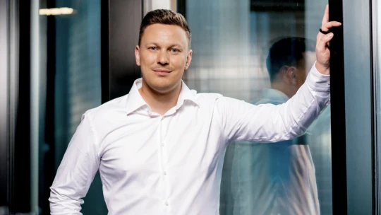 Šéf miliardovej rodinnej firmy, ktorá vytvorila zelenú fasádu Auparku: Najťažšie na podnikaní nie sú čísla, ale ľudia