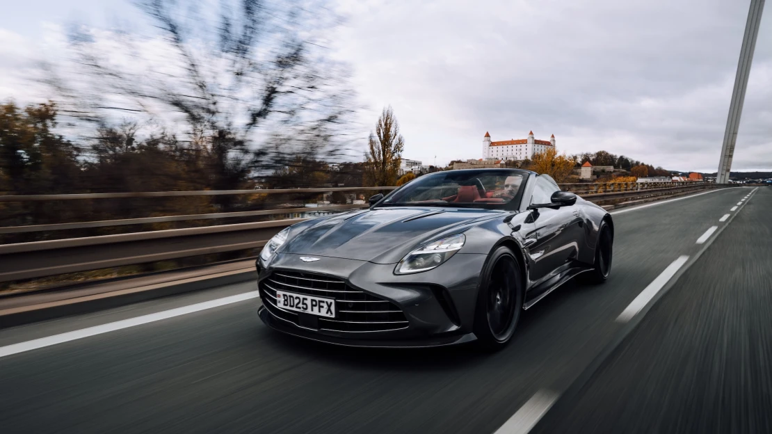 Ako jazdí Aston Martin za viac ako 200-tisíc eur? Aj James Bond by bol spokojný