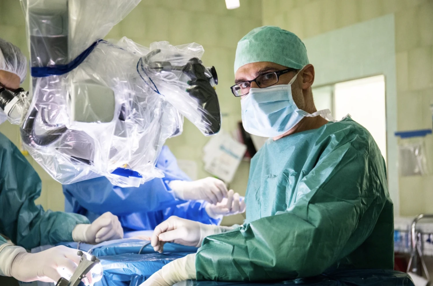 Neurochirurg Beneš: 80 percent detí s nádormi mozgu prežije. O výsledku rozhodujú ruky, nie technológie