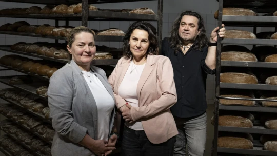 Začínali v garáži s krémovými trubičkami. Dnes rodinná pekáreň zamestnáva 300 ľudí a pečie tisíc chlebov za hodinu