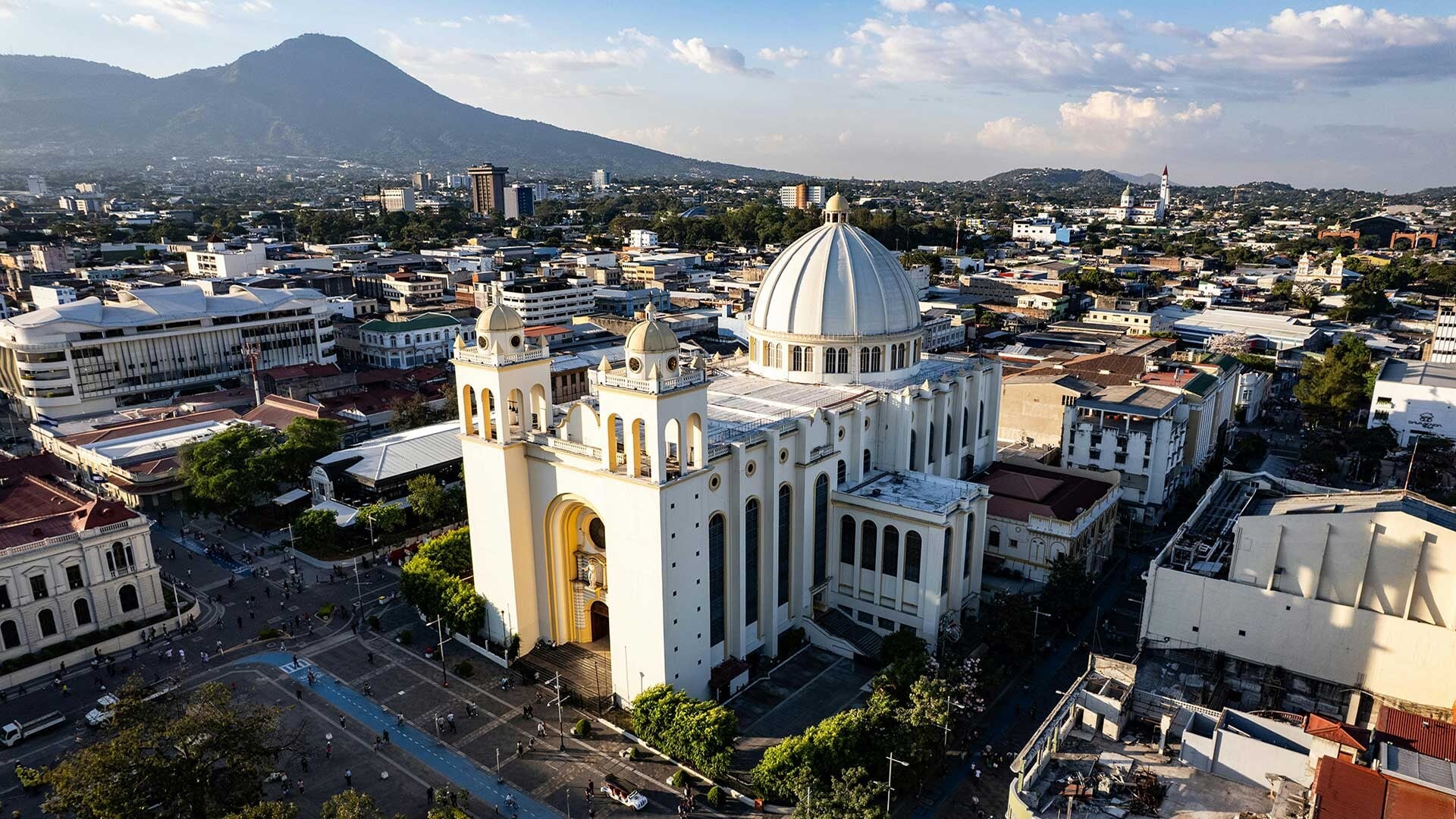 San Salvador s 2,2 miliónmi obyvateľov je tretím najväčším mestom Strednej Ameriky. Foto: Pexels.