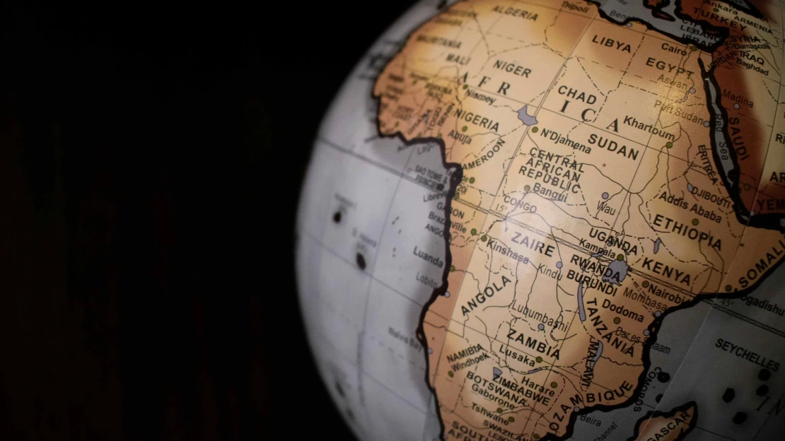 Do Ázie okolo Afriky. Lodní dopravcovia utlmujú dopravu v Červenom mori a v Perzskom zálive