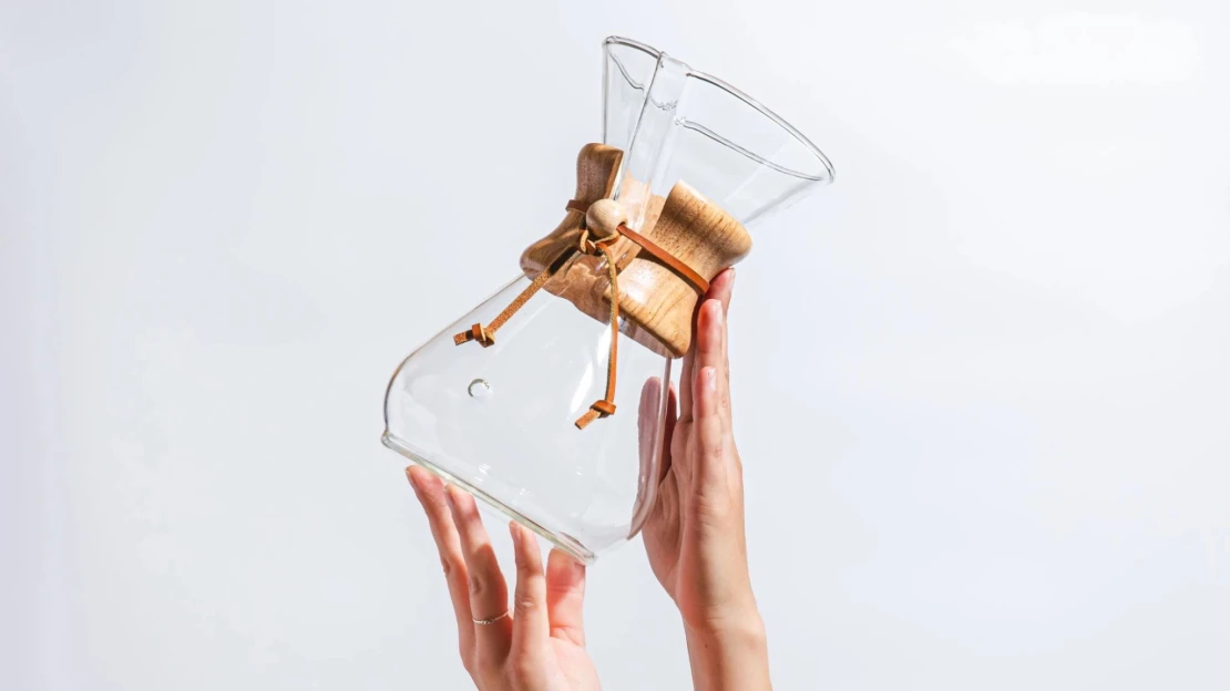 Keď excentrický chemik navrhuje kávovar. Ako vznikol legendárny Chemex?