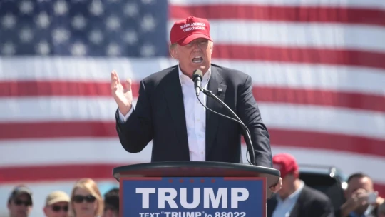 Operátor Trumpovho čítacieho zariadenia dostal dištanc. Mal stávkovať na prezidentove prejavy