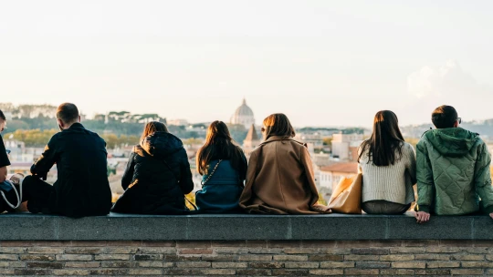 Večery bez alkoholu a kofeínu? Pre slovenských mileniálov stále častejšia voľba