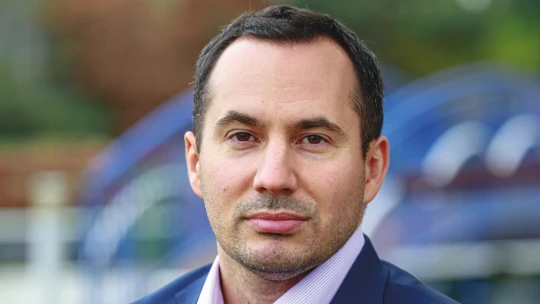 Fotovoltiku ťahajú domácnosti. Firmy sú s investíciami opatrné, vraví šéf energetickej asociácie