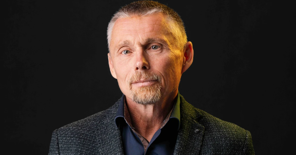 nasnímke muž v obleku