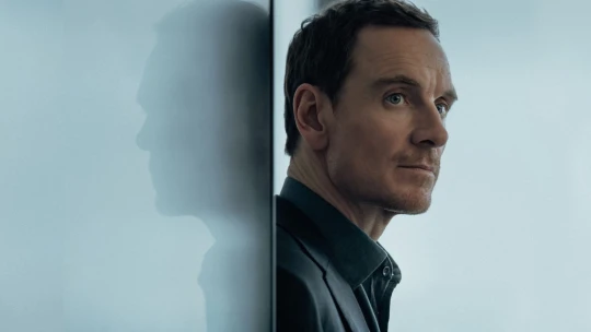 Netflix rozbehol ďalší veľký projekt v Česku. Seriál o rode Kennedyovcov s Michaelom Fassbenderom