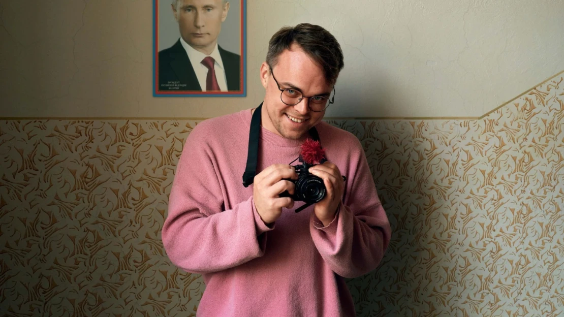 Učiteľ proti režimu: Pán Nikto proti Putinovi ukazuje, ako sa rodí propaganda