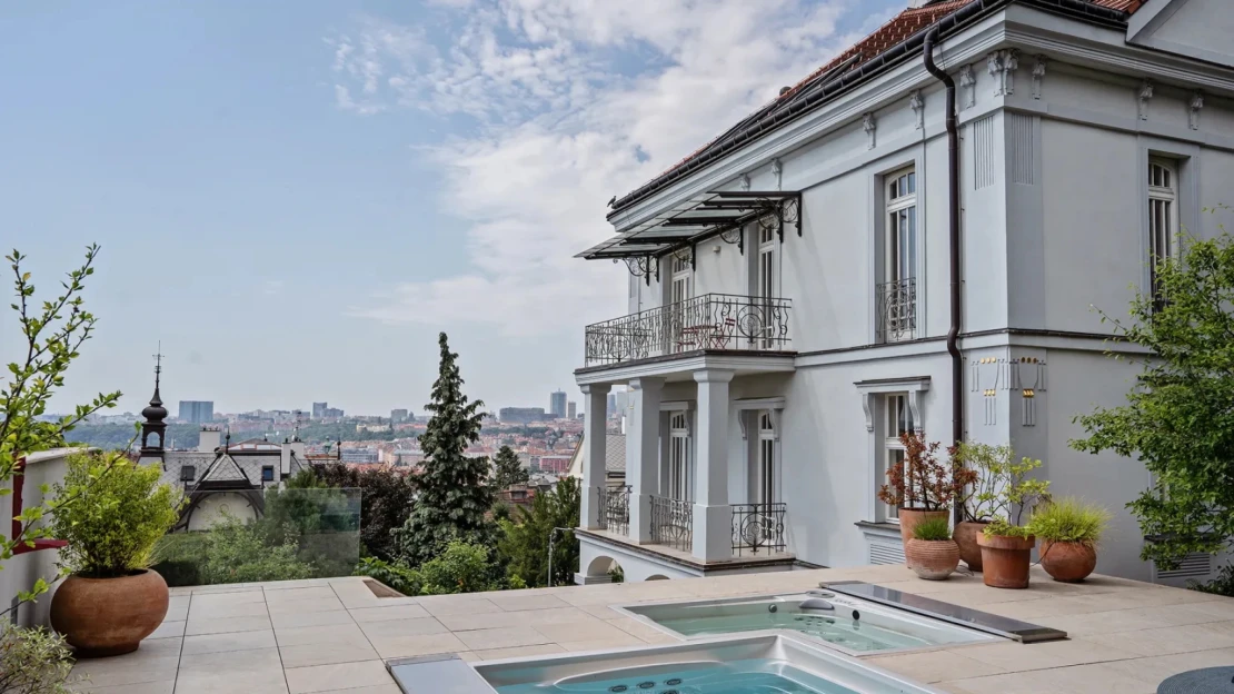 Predala sa jedna z najdrahších víl v Prahe. Kto získal realitný klenot za takmer 10 miliónov eur?