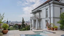 Predala sa jedna z najdrahších víl v Prahe. Kto získal realitný klenot za takmer 10 miliónov eur?