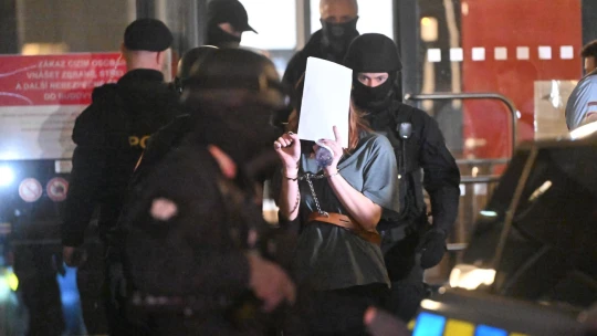 V prípade podpálenia českej zbrojovky zadržali na Slovensku Američanku