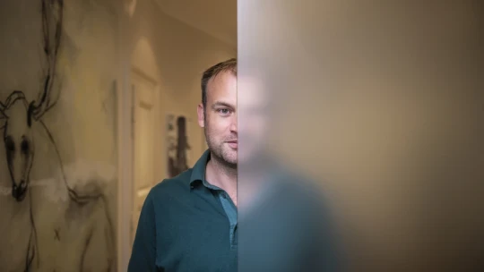 Známy investor stavil na vzdelávaciu platformu. Ľudia nahradení umelou inteligenciou ju budú potrebovať, hovorí