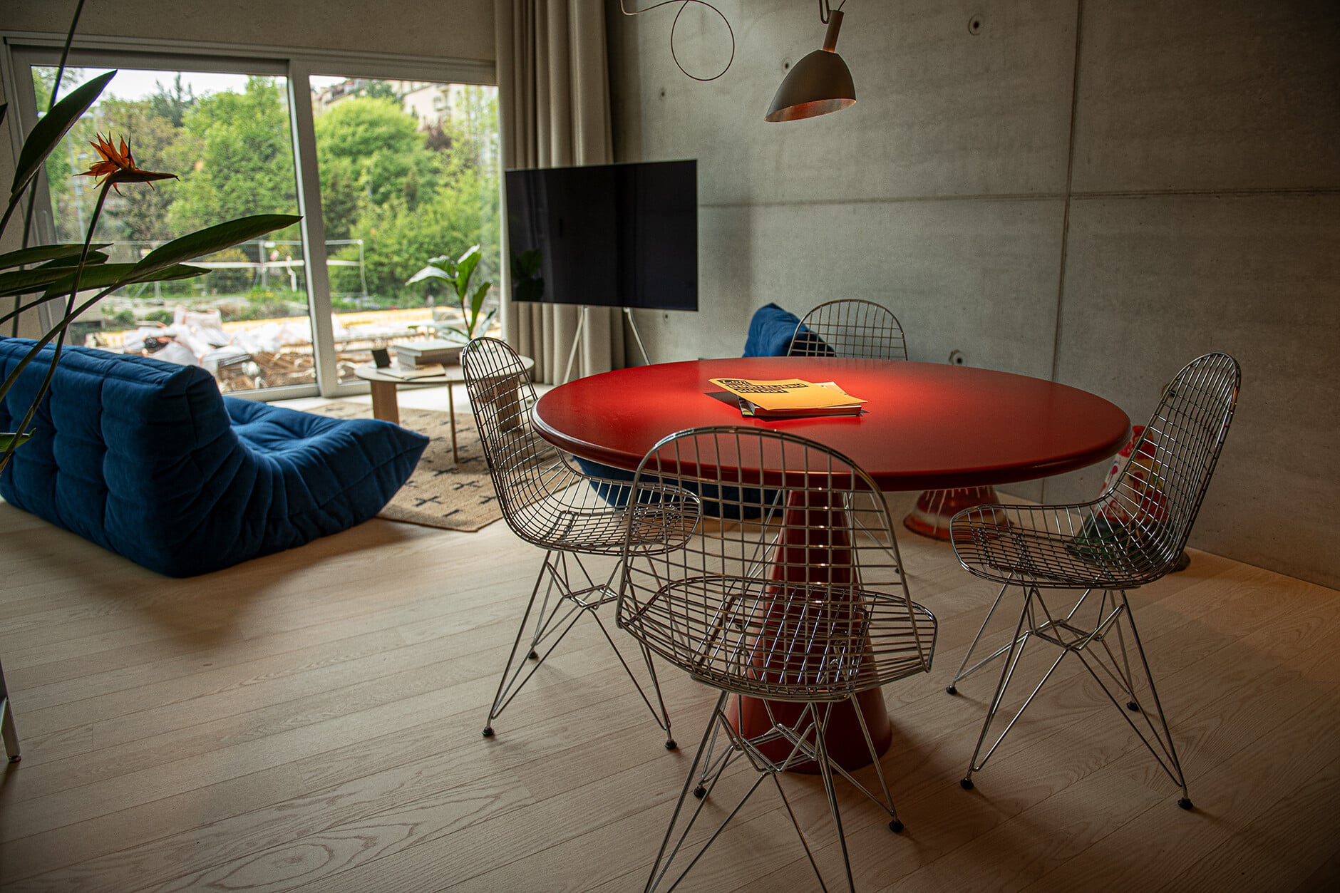 na snímke interiér