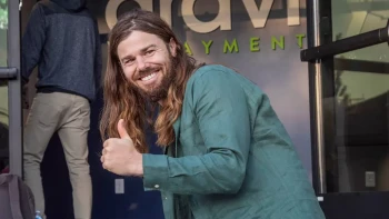 Rozdal milióny zamestnancom a stal sa legendou. Temný pád muža, ktorý prepísal pravidlá biznisu