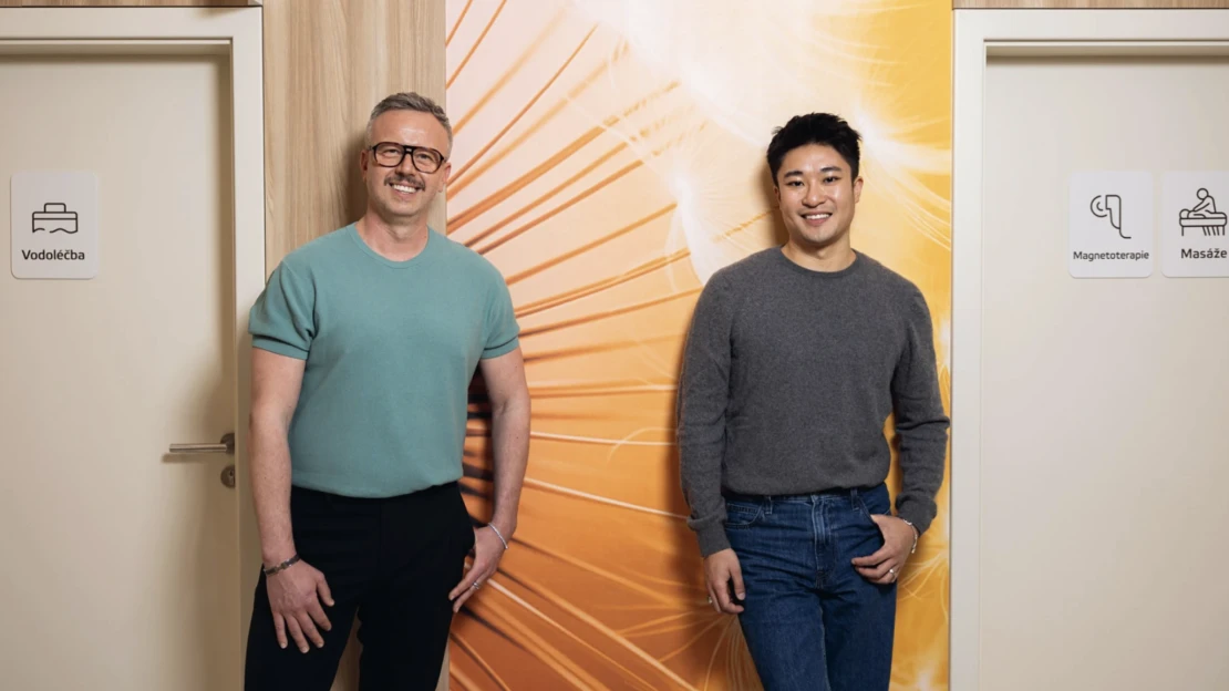 Bez vysokej školy do pražskej vily. Príbeh dvoch dizajnérov, ktorí očarili miliardárov