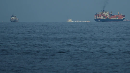 Hormuz nie je len o rope. Konflikt ovplyvní aj ceny kovov či kukurice