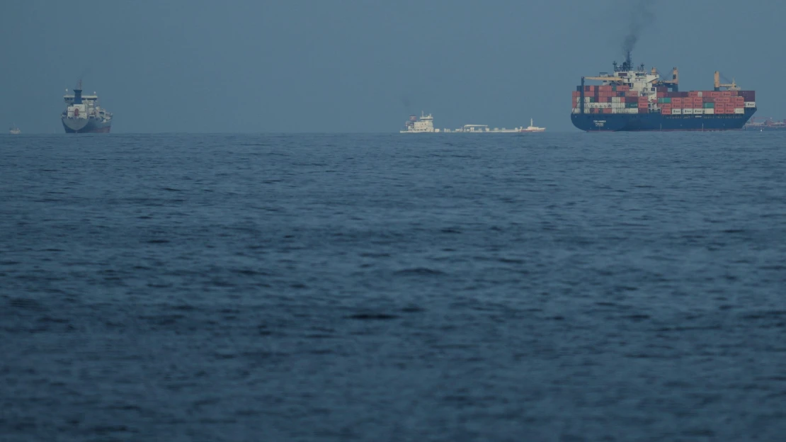 Hormuz nie je len o rope. Konflikt ovplyvní aj ceny kovov či kukurice