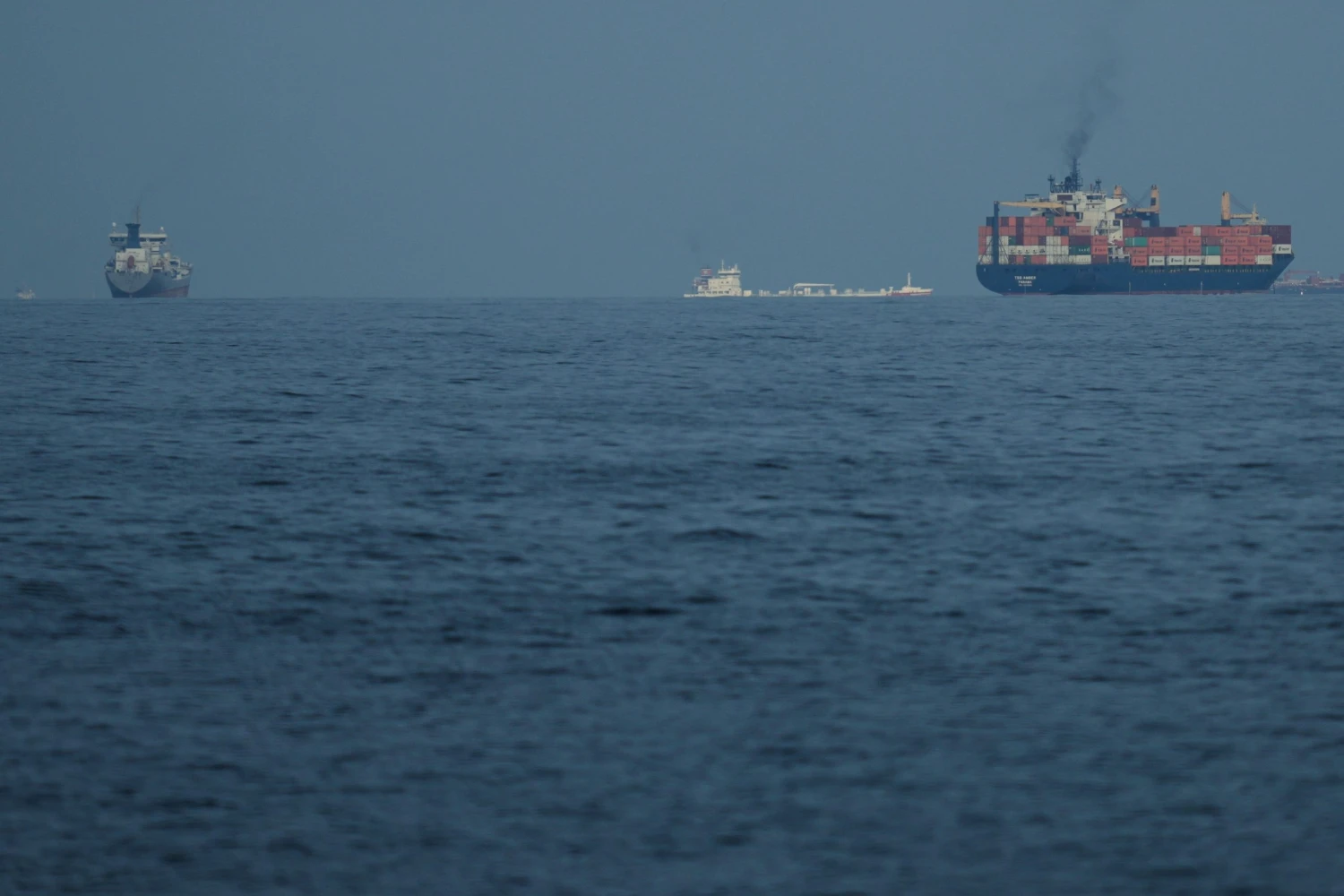 Hormuz nie je len o rope. Konflikt ovplyvní aj ceny kovov či kukurice