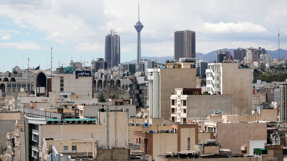 Iránske revolučné gardy zaútočili na americkú výsadkovú loď, píše agentúra Reuters