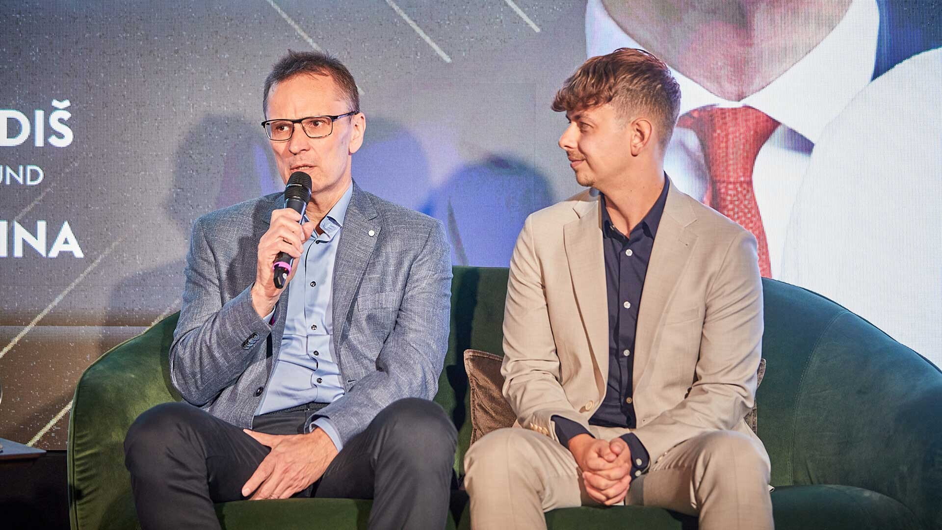 Daniel Gladiš odpovedá na otázky moderátora počas Forbes Money Masterminds.