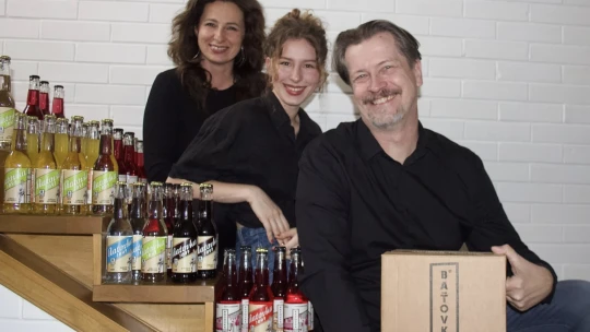 Pri kopaní v záhrade našli stopu Baťovcov. Dnes z nej vyrábajú limonádu podľa zabudnutej tradície