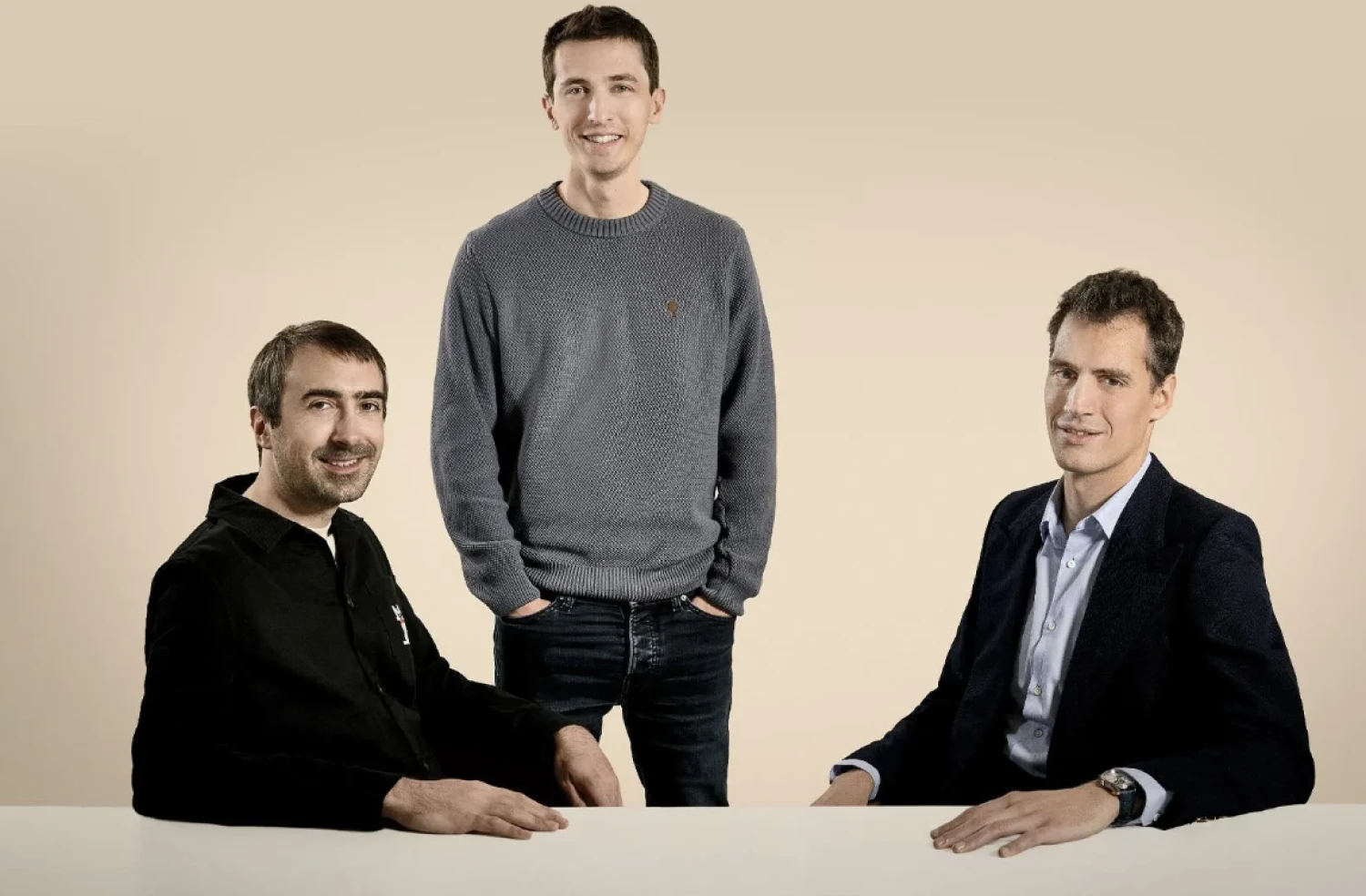 AI made in Europe. Prečo má francúzsky Mistral napriek nižšiemu výkonu konkurenčnú výhodu?