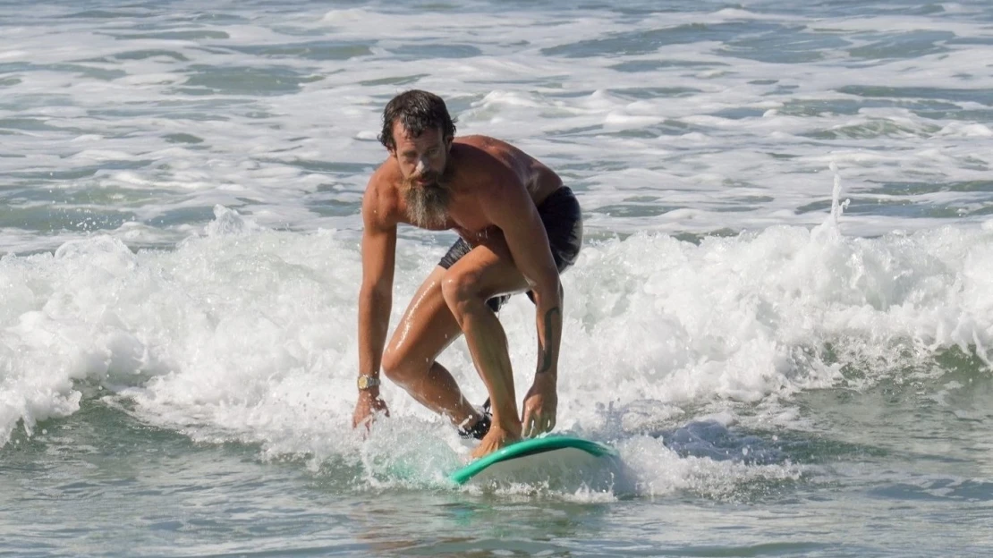 Miliardár Jack Dorsey verí, že umelá inteligencia zlikviduje stredný manažment