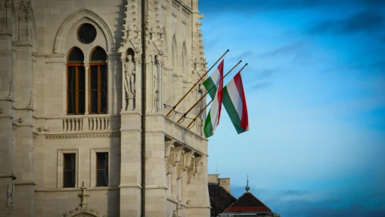 Orbán zablahoželal víťazovi maďarských volieb Péterovi Magyarovi