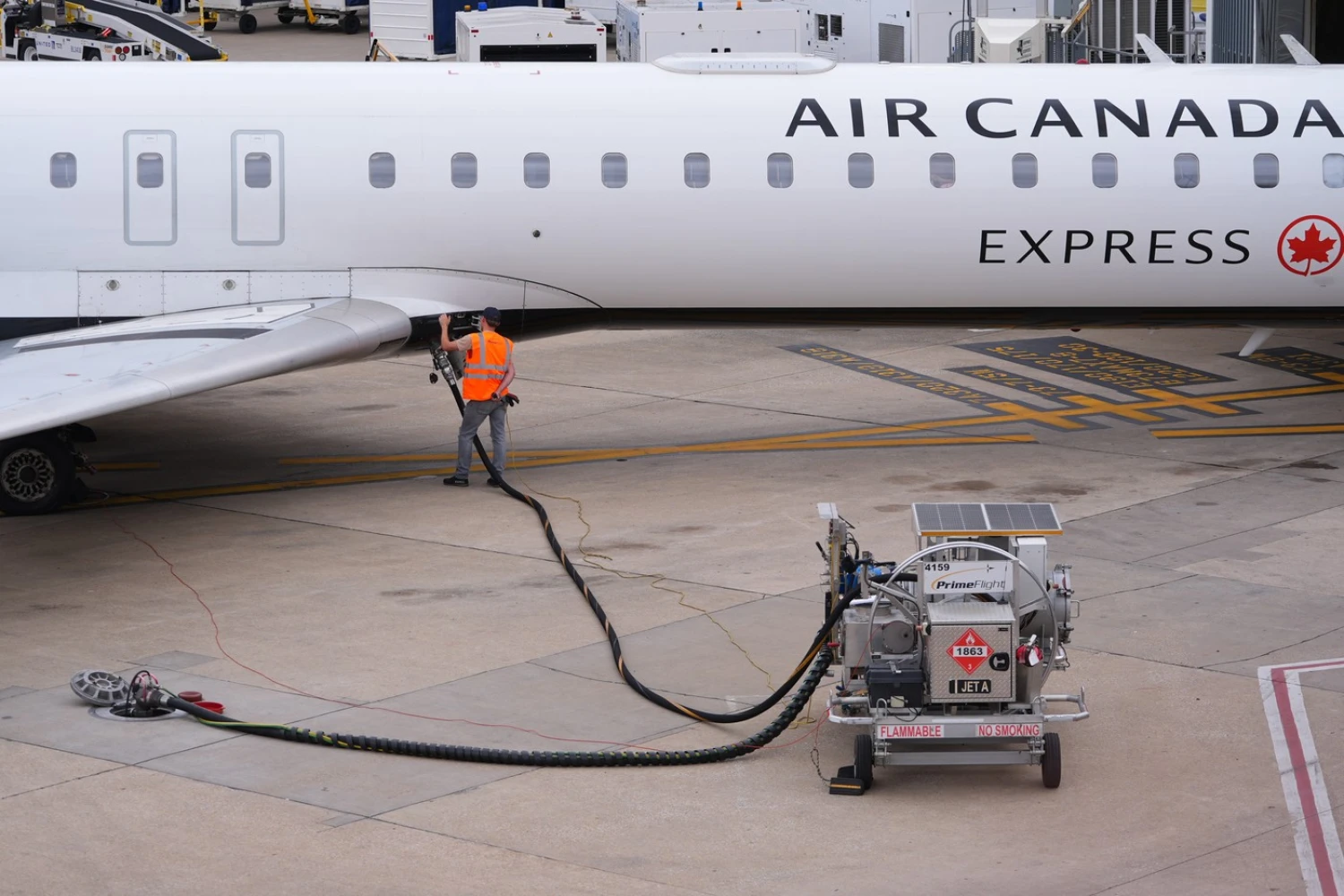 Letná sezóna pod tlakom. Konflikt v Iráne zdražuje letenky, aerolíniám dochádza palivo