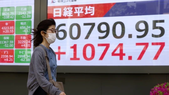 Hlavný japonský index Nikkei dosiahol historický rekord, potiahli ho technologické firmy