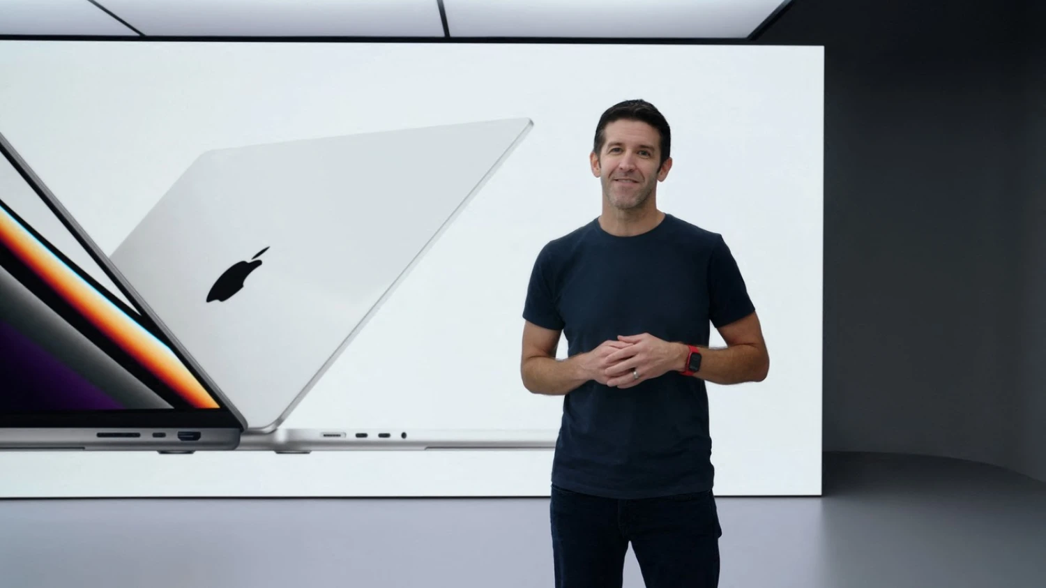Po Stevovi Jobsovi a Timovi Cookovi prichádza Ternus. Kto je muž, ktorý povedie Apple?