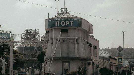 Ukrajina opäť udrela na rafinériu v ruskom Tuapse, na mieste vypukol rozsiahly požiar