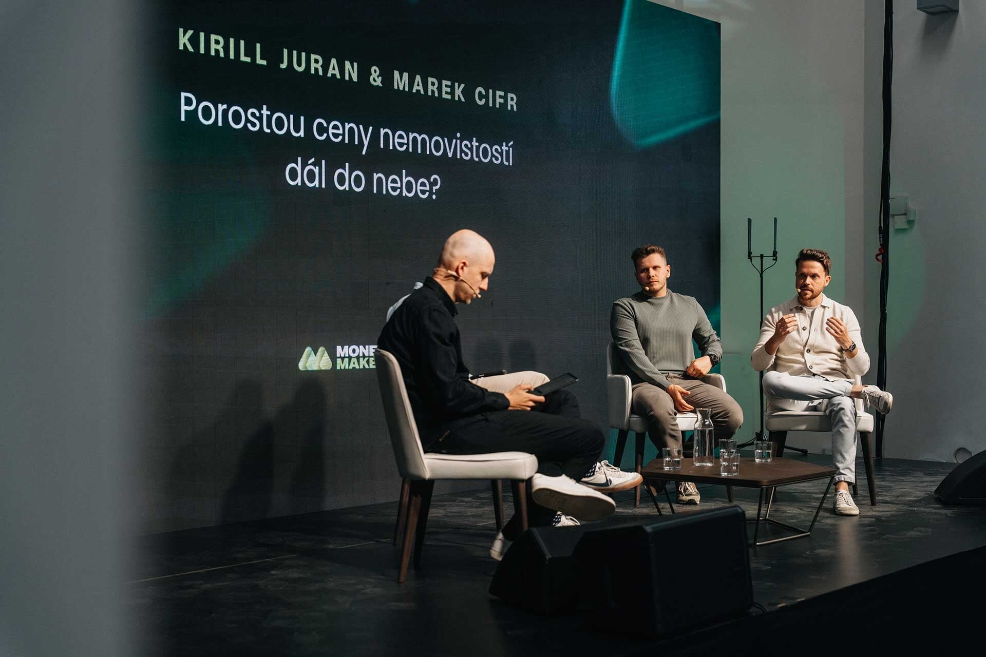 Marek Cifr diskutuje s Kirillom Juranom na evente Money Maker.