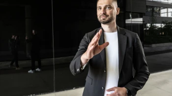Predal sa tu aj tank a Saganov bicykel. Aukro namiesto boja s Temu stavilo na zberateľov