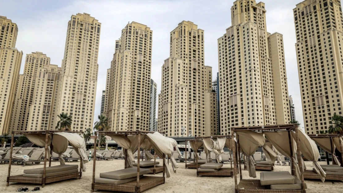 Nie je práca. Namiesto sprevádzania turistov ležím na pláži, hovorí sprievodkyňa v Dubaji