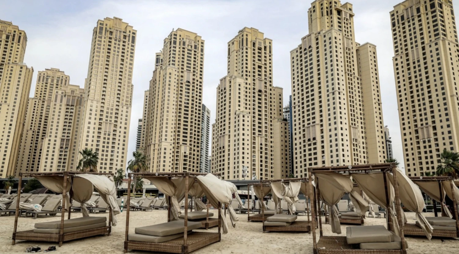 Nie je práca. Namiesto sprevádzania turistov ležím na pláži, hovorí sprievodkyňa v Dubaji
