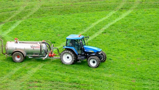 Čína povoľuje vývoz močovinového hnojiva, môže to znížiť svetové ceny