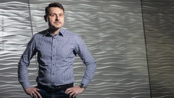 Čierno-biely svet. Česká skupina Smarty stavila na rýchlosť, dlh aj gaming