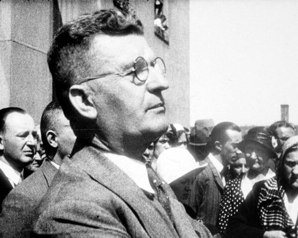Tomáš Baťa počas prvomájových osláv, 1930.