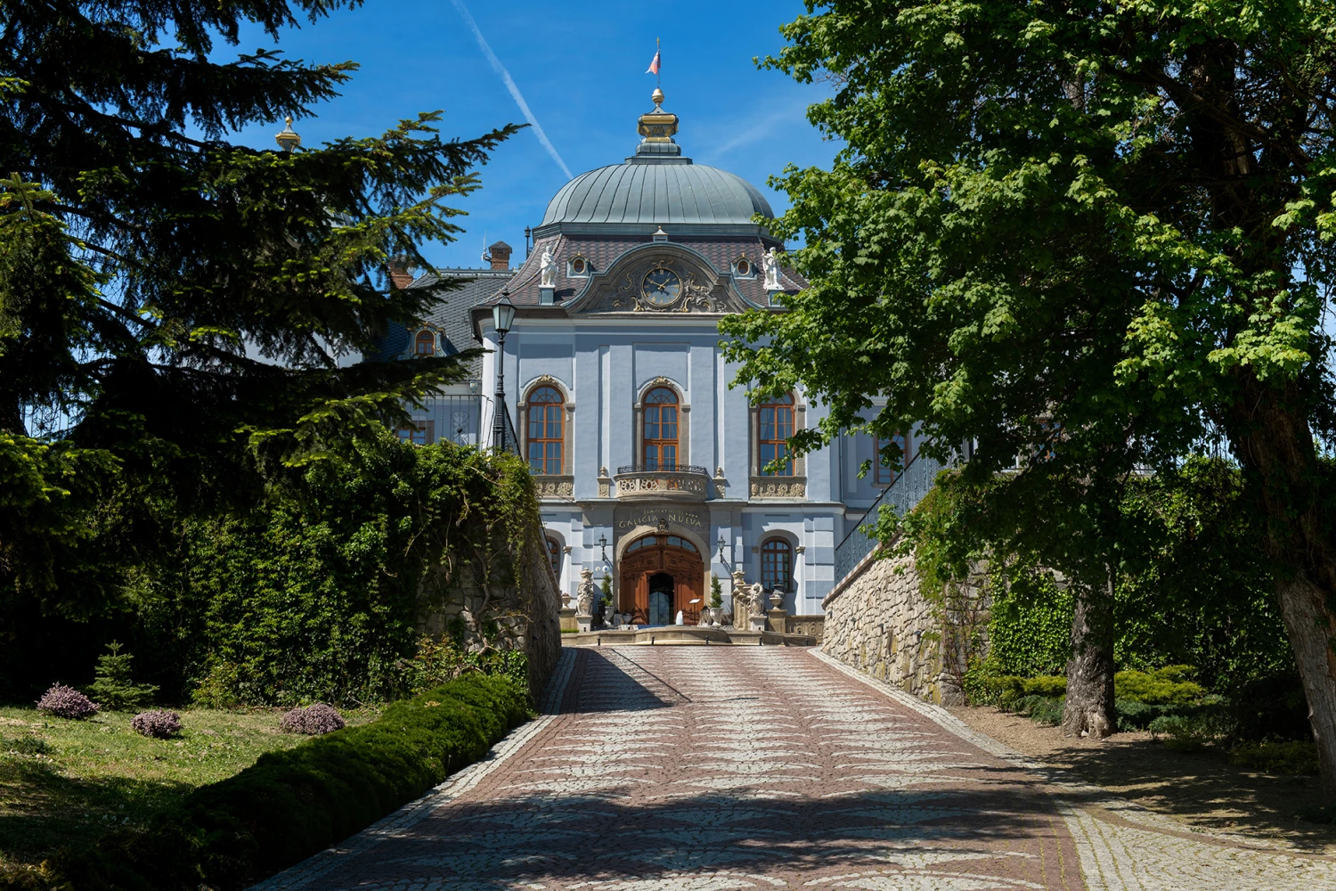 Haličský zámok takmer schátral. Nový život mu vdýchli slovenskí strojári