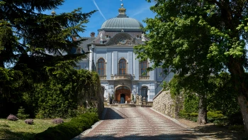 Haličský zámok takmer schátral. Nový život mu vdýchli slovenskí strojári