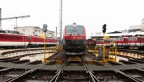 Miliónové zisky zo štátnych zmlúv a lichtenštajnská stopa. Kto kráľovsky zarába na železniciach?