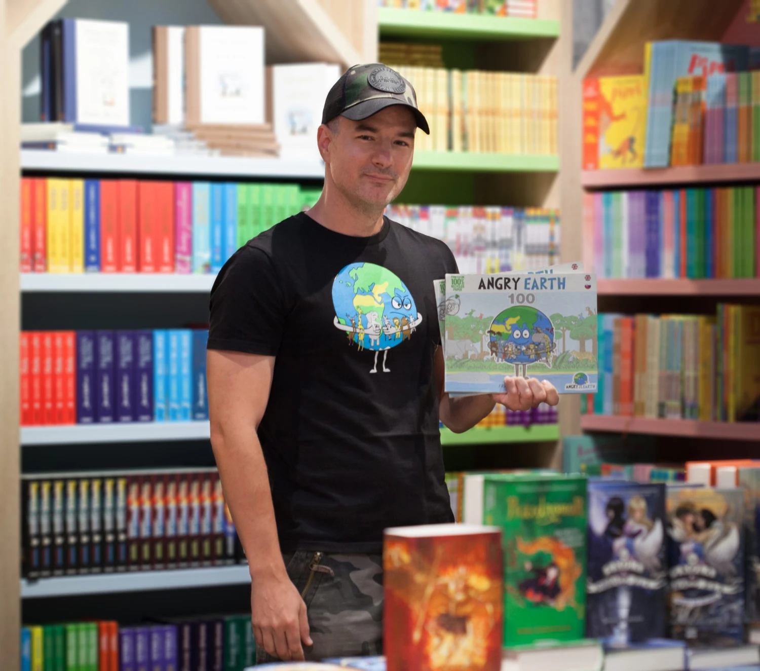 František Czanner, tvorca kanála Angry Earth, vytvoril aj rovnomennú knihu a pracovné zošity