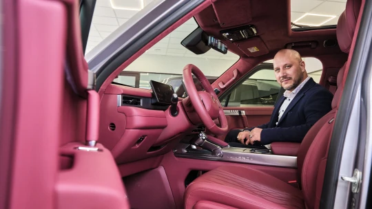 Čínske autá už nie sú len lacnou alternatívou, v mnohom majú technologický náskok, vraví CEO Plastonicu