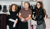 Z miliónového Albi k legínam, zakladateľ herného impéria si trúfa aj na Lululemon