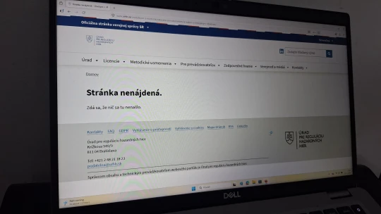 Slovensko blokuje Polymarket. Slováci sa naň dostanú, operátor zahmlieva