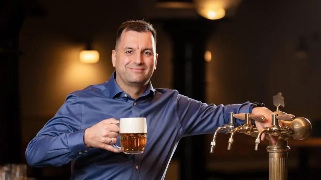 Mladí pijú pivo, ale inak. A nechcú platiť v hotovosti, hovorí šéf obchodu Prazdroja