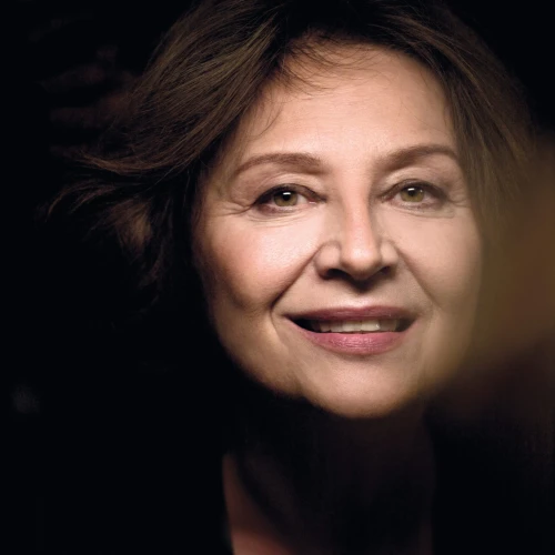 Emília Vášáryová