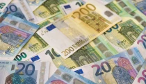Je počas krízy lepšia vlastná mena alebo euro? Porovnali sme aktuálne údaje krajín V4